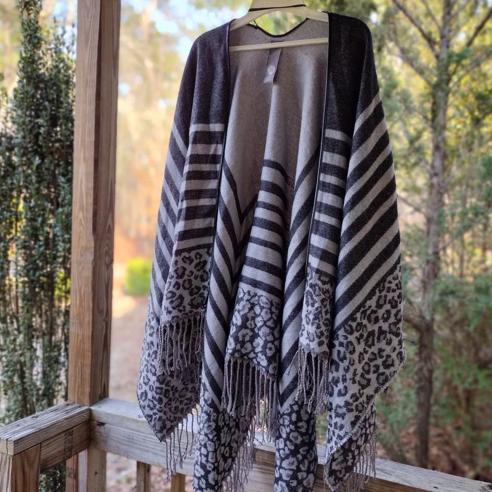 Vince Camuto Textured Gray Shawl